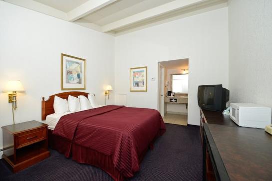 Отель Americas Best Value Inn Petoskey