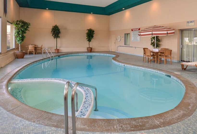 هتل Americas Best Value Inn And Suites St. Cloud
