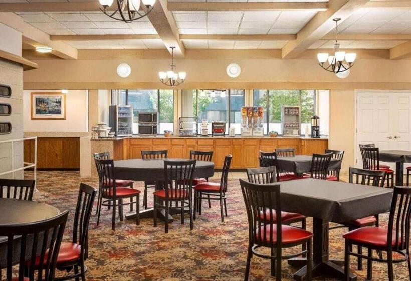 هتل Americinn By Wyndham La Crosse Riverfrontconference Center