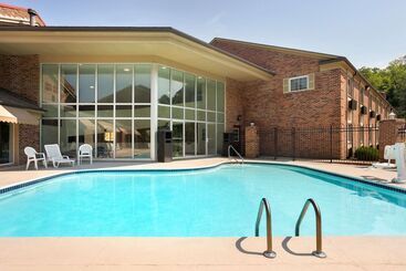 هتل Baymont By Wyndham Kansas City Ku Medical Center