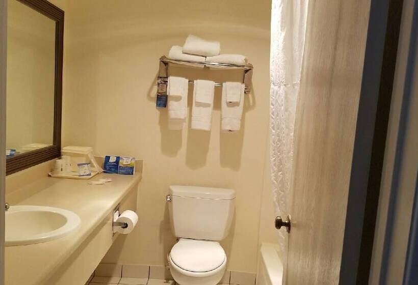 هتل Baymont By Wyndham Midland Airport