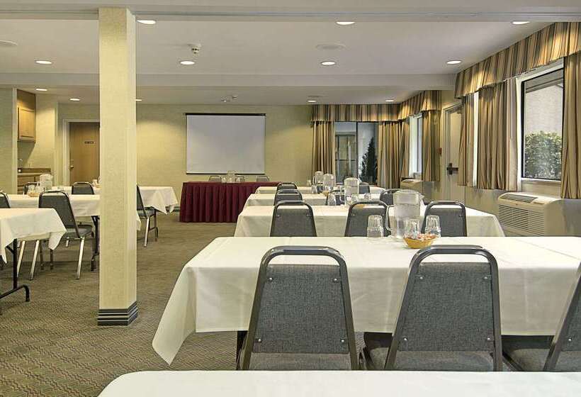 هتل Baymont By Wyndham Seattle/kirkland Wa