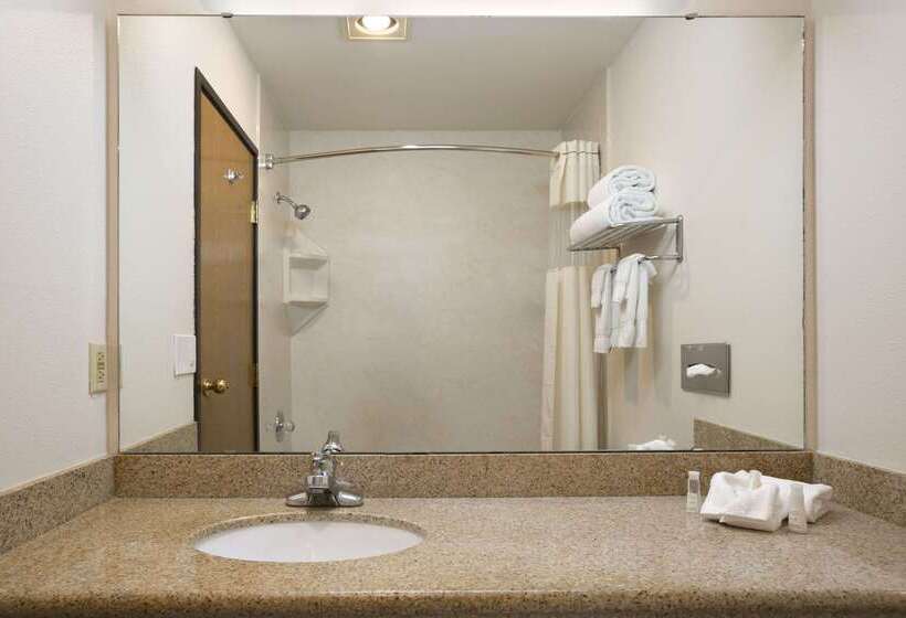 هتل Baymont By Wyndham Seattle/kirkland Wa
