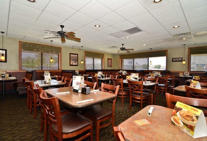 בית מלון כפרי Best Western Angus Inn