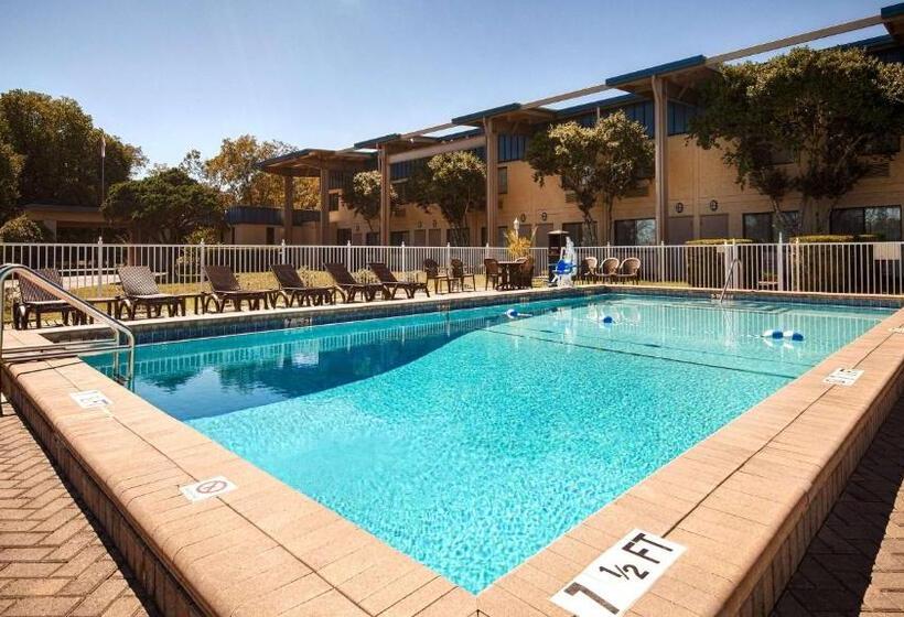 בית מלון כפרי Best Western Crossroads Inn