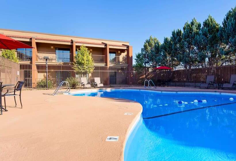 هتل Best Western Discovery Inn