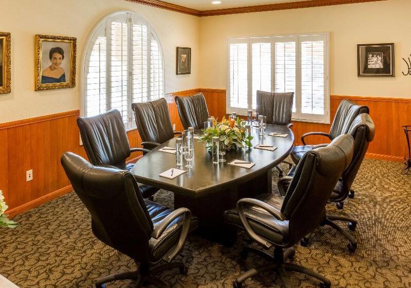 هتل Best Western Dry Creek Inn
