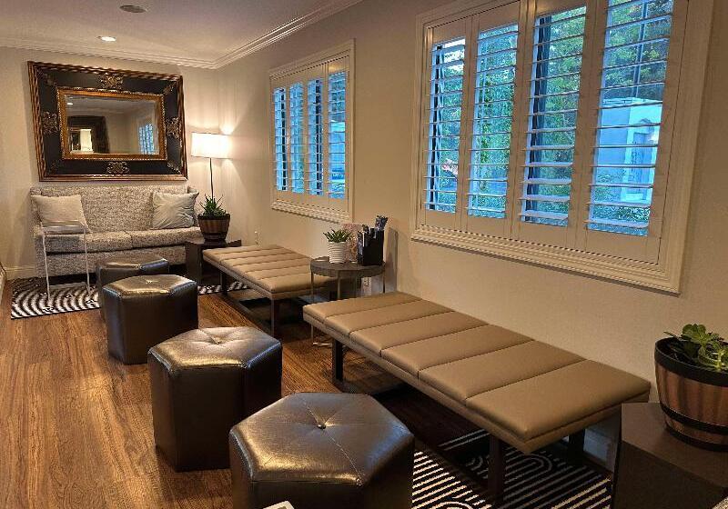 هتل Best Western Dry Creek Inn