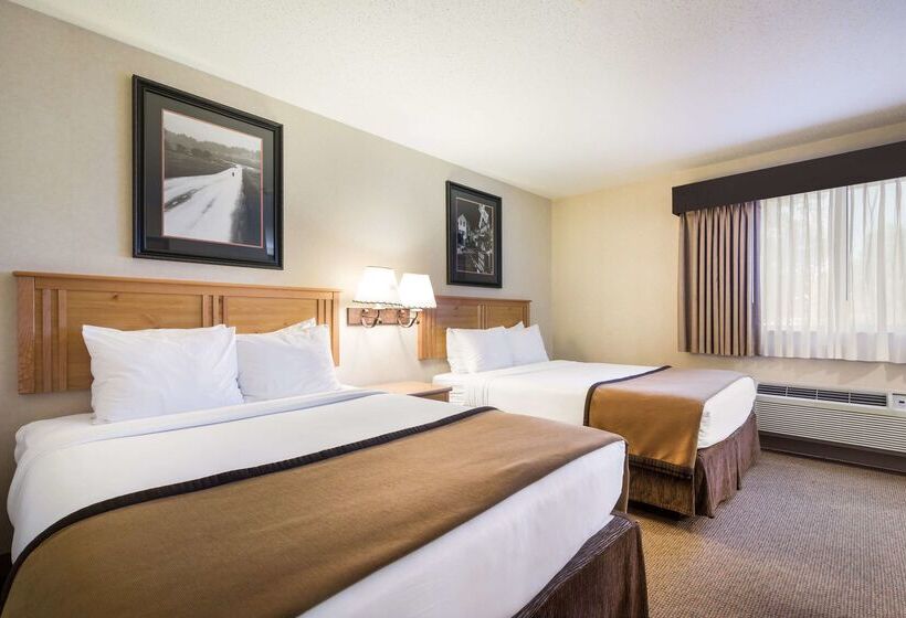 هتل Best Western Golden Spike Inn & Suites