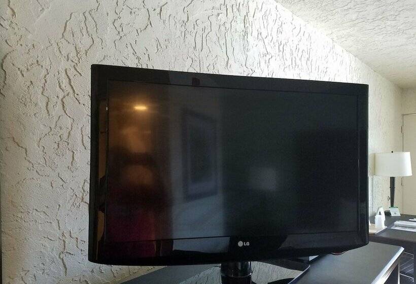 هتل Quality Inn Clinton North