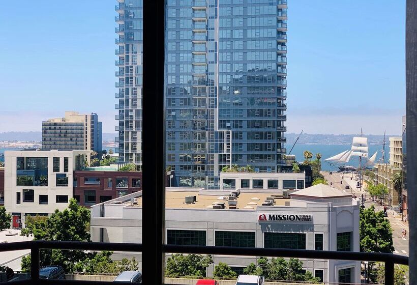 هتل Best Western Plus Bayside Inn