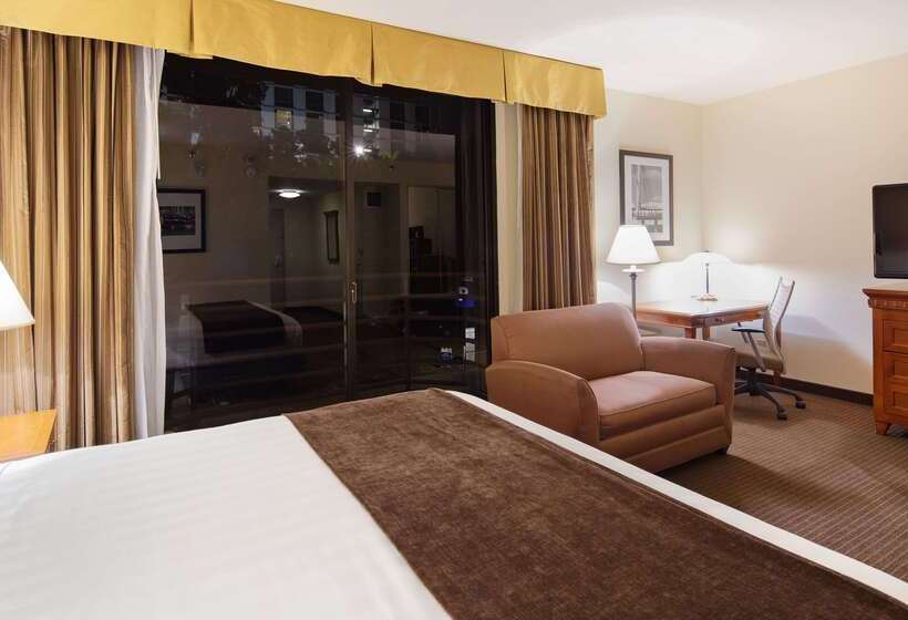 هتل Best Western Plus Bayside Inn