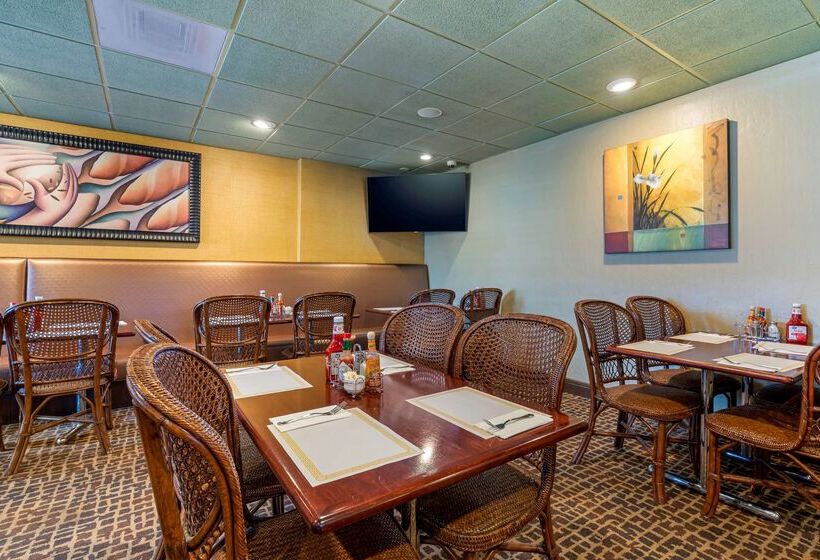 فندق Best Western Plus Brookside Inn