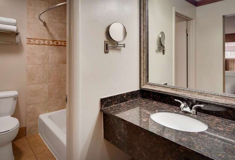 هتل Best Western Plus Greenwell Inn