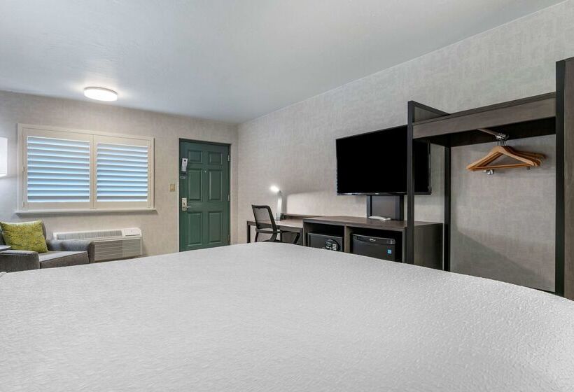 בית מלון כפרי Best Western Plus Hilltop Inn