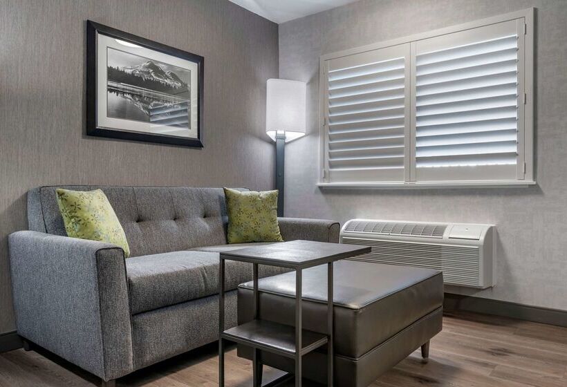 בית מלון כפרי Best Western Plus Hilltop Inn