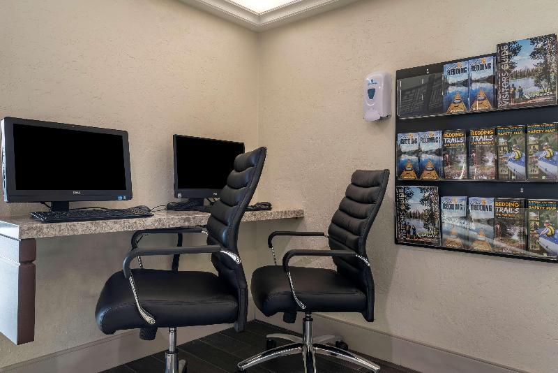 בית מלון כפרי Best Western Plus Hilltop Inn