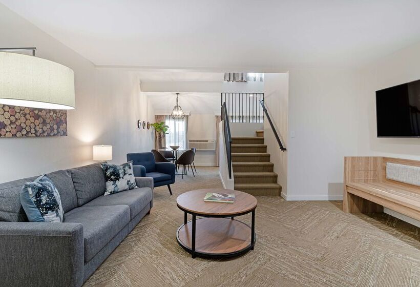 هتل Best Western Plus Inn At The Vines
