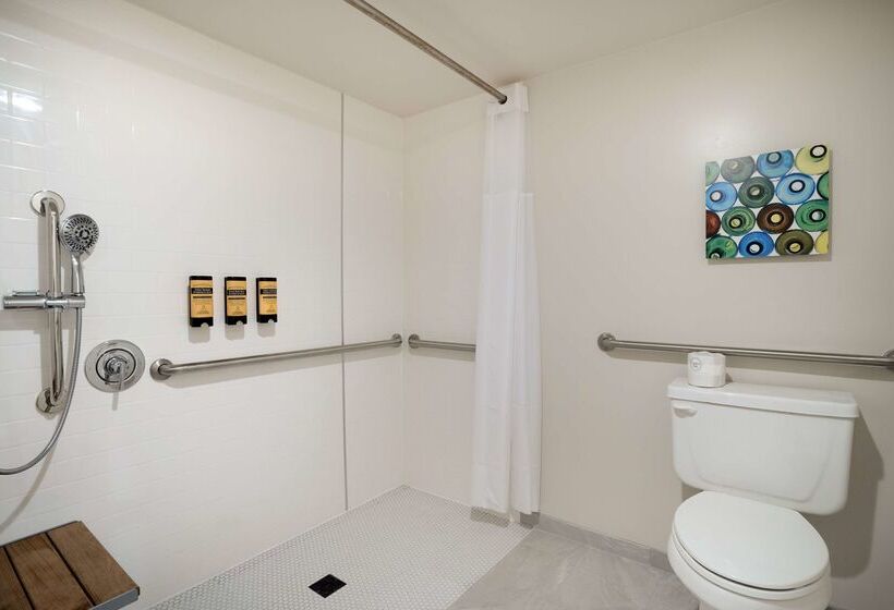 هتل Best Western Plus Inn At The Vines