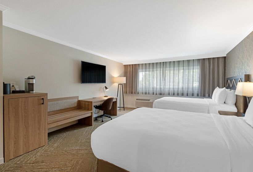 هتل Best Western Plus Inn At The Vines