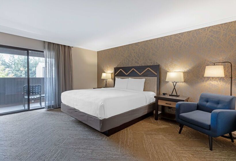 هتل Best Western Plus Inn At The Vines