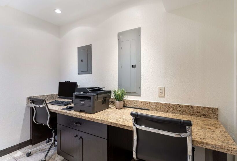 هتل Best Western Plus Inn At The Vines