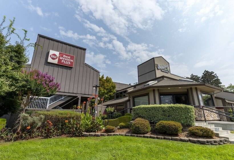 هتل Best Western Plus Inn At The Vines