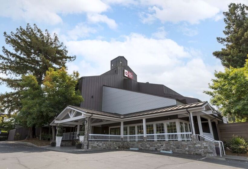 هتل Best Western Plus Inn At The Vines