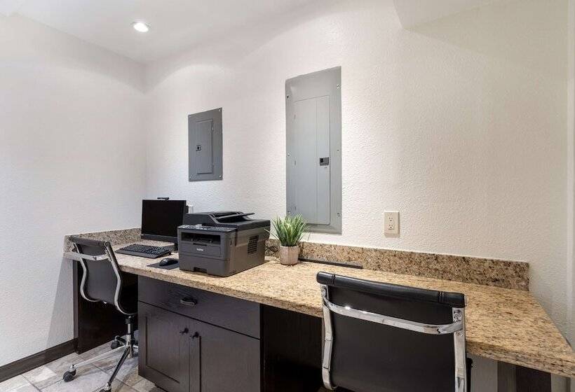 هتل Best Western Plus Inn At The Vines