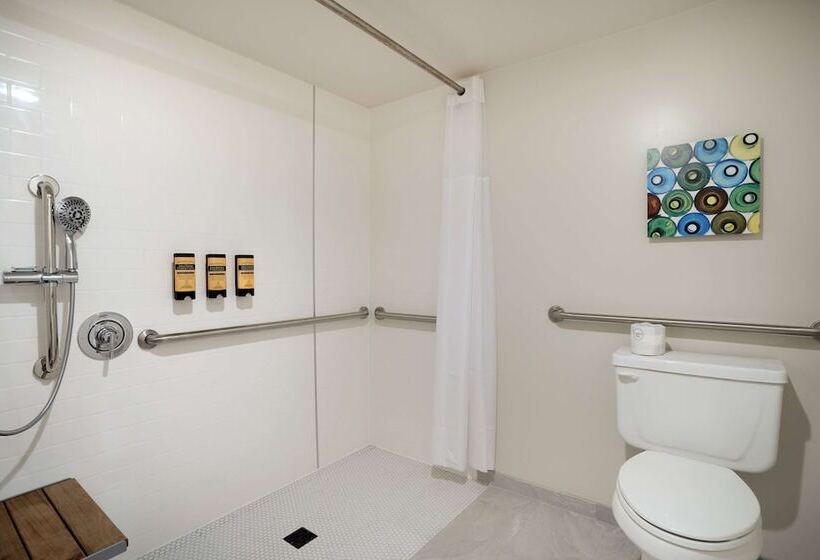 هتل Best Western Plus Inn At The Vines