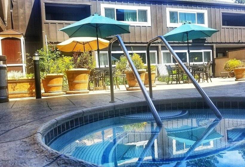 هتل Best Western Plus Inn At The Vines