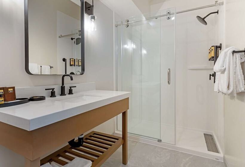 هتل Best Western Plus Inn At The Vines