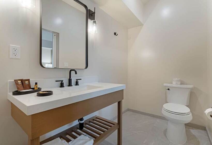 هتل Best Western Plus Inn At The Vines