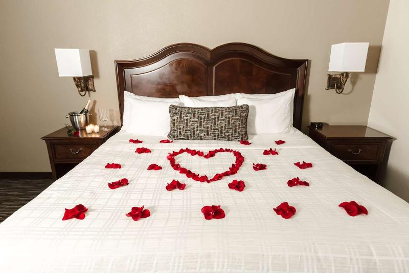 هتل Best Western Plus Inn At The Vines
