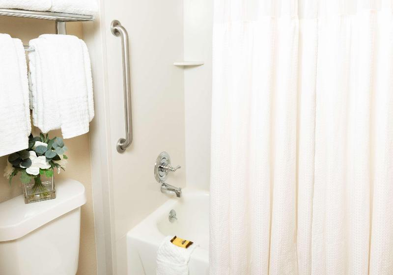 هتل Best Western Plus Inn At The Vines