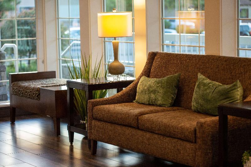 هتل Best Western Plus Inn At The Vines