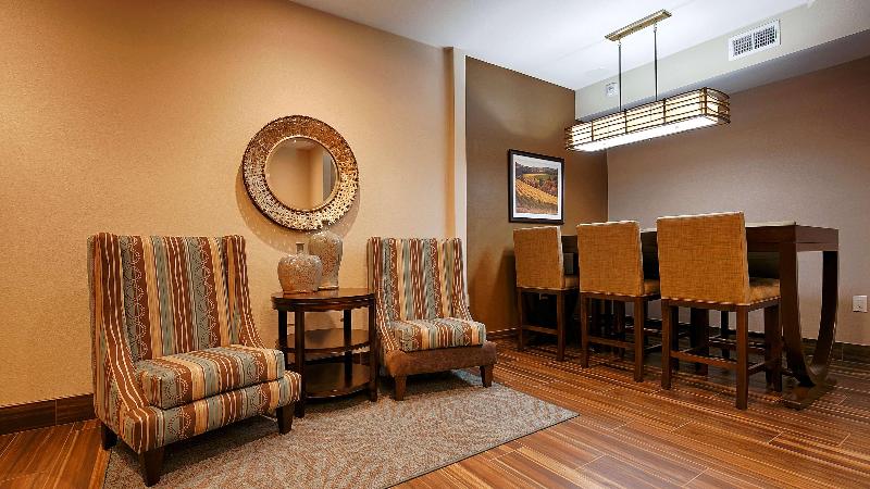 هتل Best Western Plus Inn At The Vines