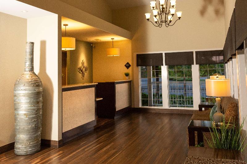 هتل Best Western Plus Inn At The Vines