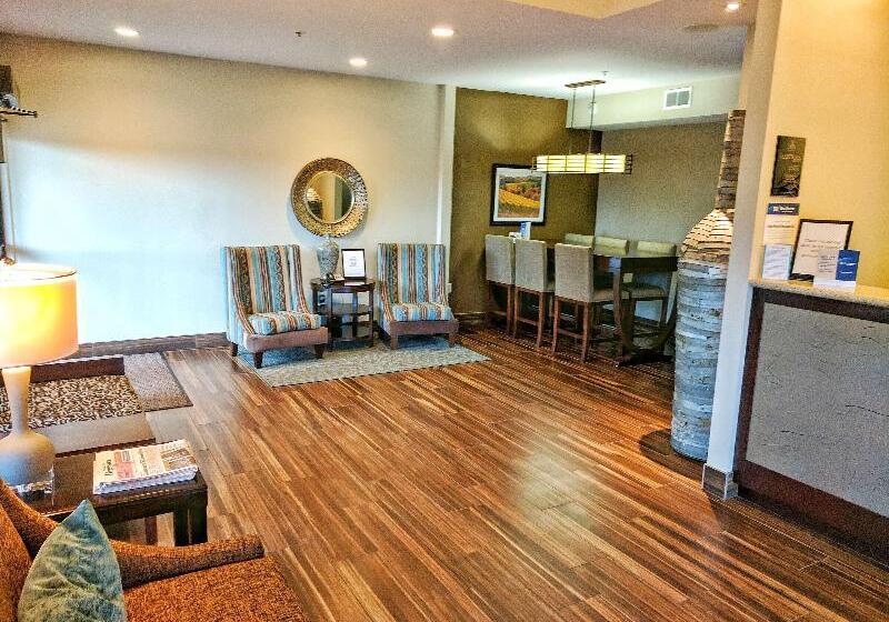 هتل Best Western Plus Inn At The Vines