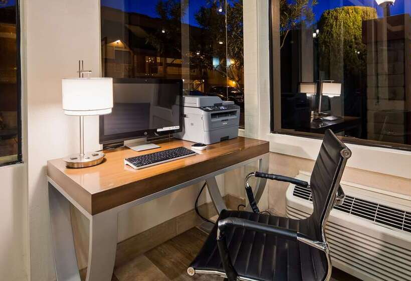 בית מלון כפרי Best Western Plus Inn Of Hayward