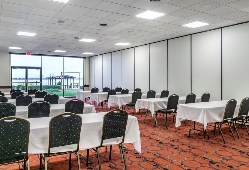 فندق Best Western Plus Lake Front