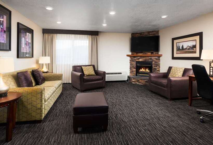 هتل Best Western Plus Landmark Inn