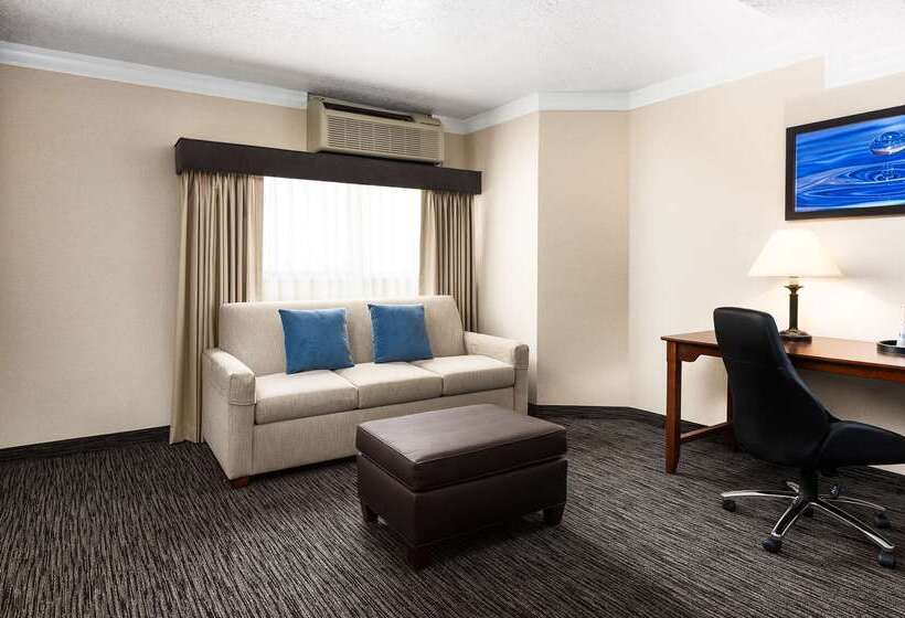 هتل Best Western Plus Landmark Inn