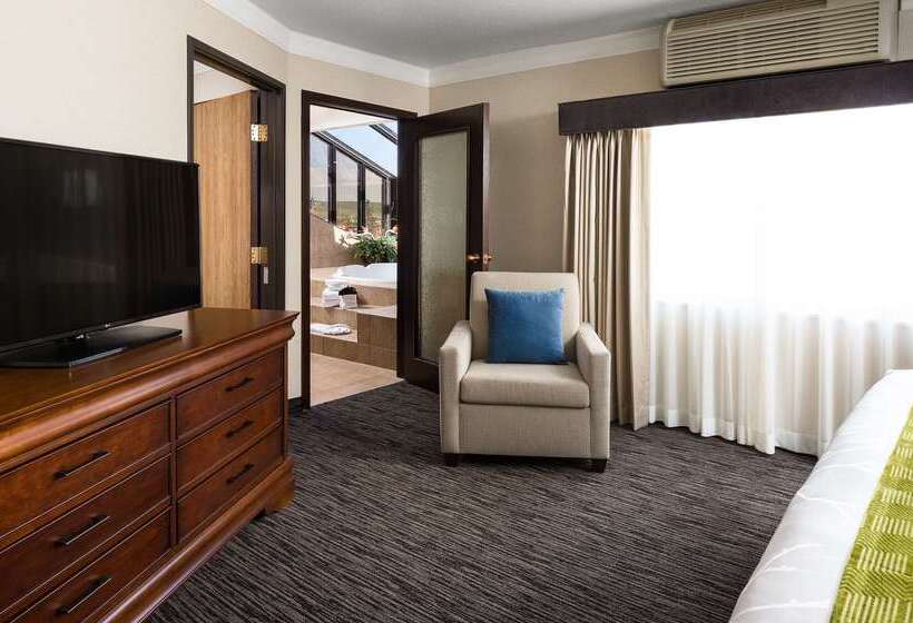 هتل Best Western Plus Landmark Inn