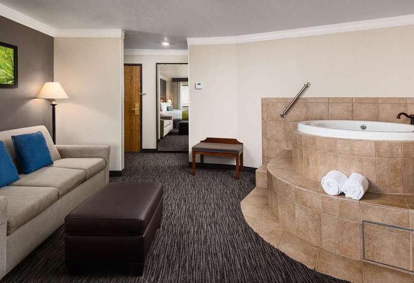 هتل Best Western Plus Landmark Inn