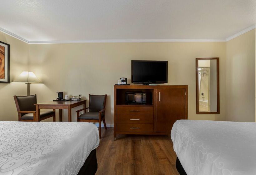 Отель Best Western Plus Northwoods Inn