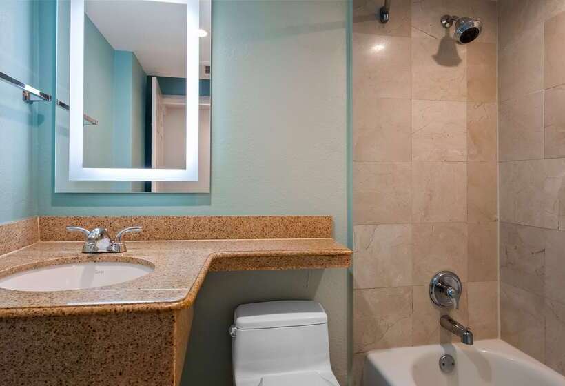 هتل Best Western Plus Oceanside Inn