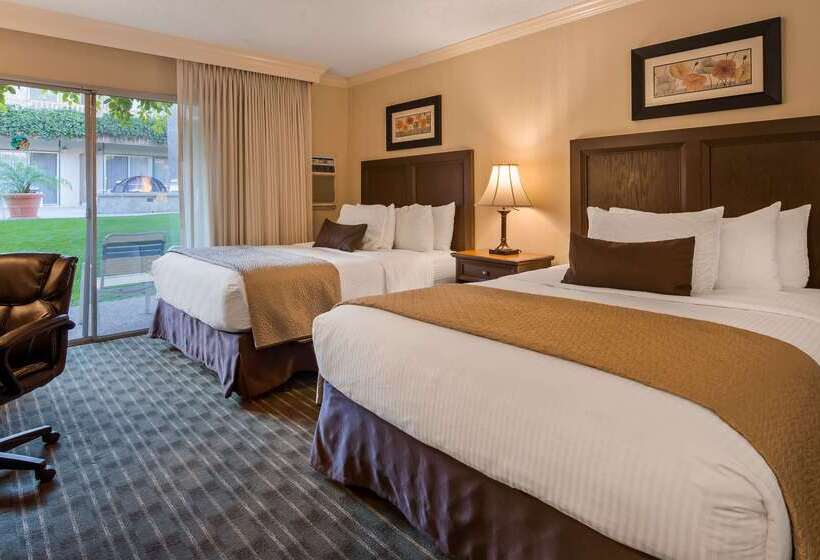 בית מלון כפרי Best Western Plus Pepper Tree Inn