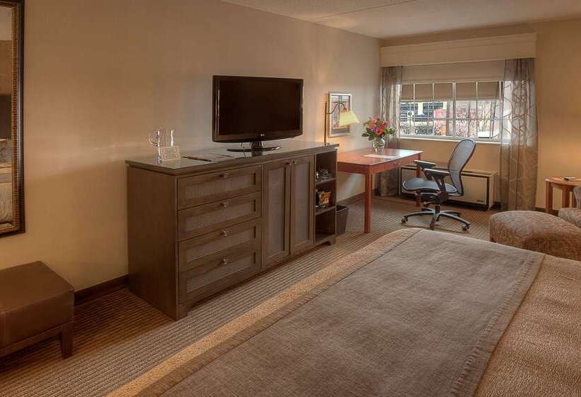 هتل Best Western Plus The Normandy Inn & Suites