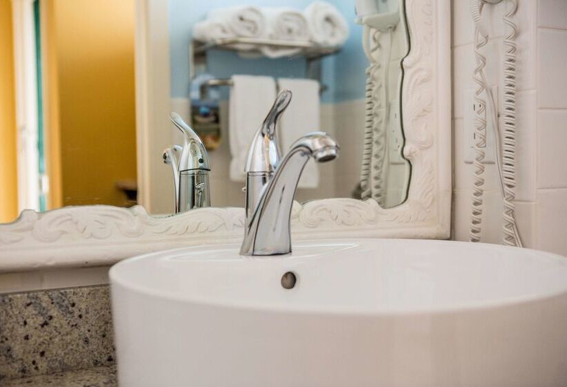 Отель Best Western Plus Yacht Harbor Inn